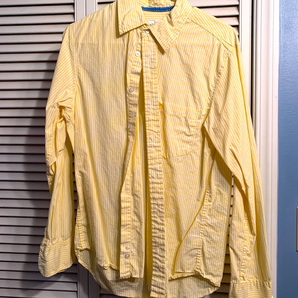 Aero size small button up men’s shirt